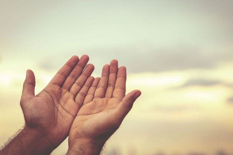 Ilustrasi membaca Ayat Kursi