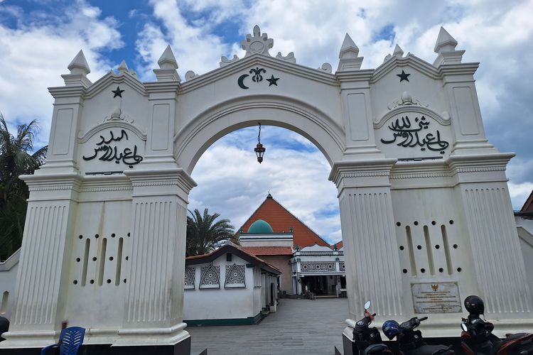 Masjid Luar Batang di Jakarta Utara. Selasa (19/3/2024).