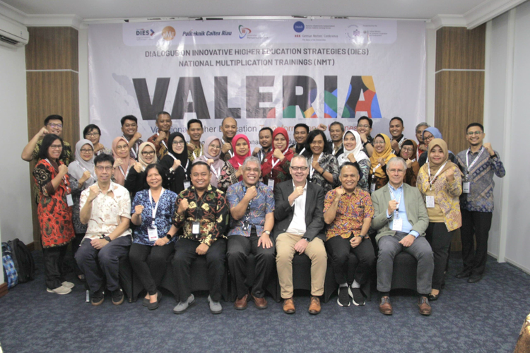 Perguruan tinggi vokasi (PTV) di Indonesia, Politeknik Caltex Riau (PCR) bekerja sama dengan Universitas Pembangunan Jaya menyelenggarakan Vocational Higher Education Transformation in Indonesia.