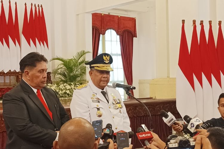 Gubernur Riau Edy Nasution yang baru saja dilantik memberikan keterangan di Istana Negara, Jakarta, Senin (27/11/2023).