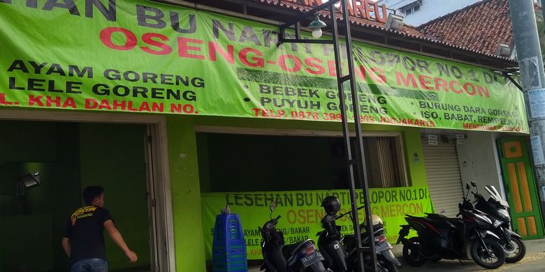 Mengulik Perjalanan Oseng Mercon Bu Narti, Jualan Sejak 1997 - Vimarsana News