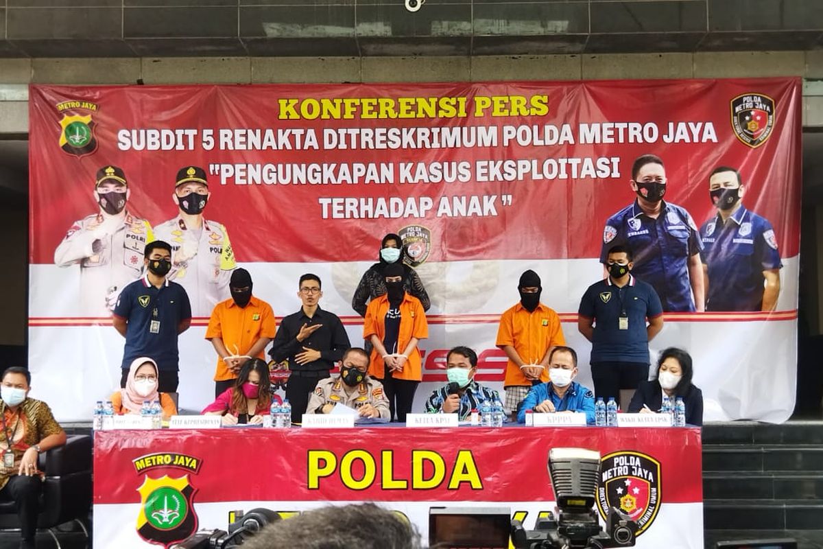 Polda Metro Jaya menggelar konferensi pers kasus dugaan prostitusi dengan tersangka artis Cynthiara Alona, Jumat (19/3/2021).