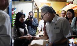 Stok Beras Bulog Melimpah, Mendag Zulhas Imbau Masyarakat Konsumsi Beras Bulog