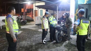 Ratusan Polisi 'Kepung' JLS, 24 Motor Berknalpot Brong Ditilang