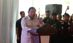 Prabowo Minta Unhan Kaji Solusi Rumah Warga yang Terdampak Kenaikan Air Laut