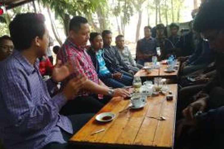 Calon wakil walikota pendamping Risma, Whisnu Sakti Buana bertemu komunitas pemuda