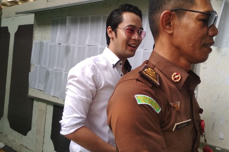 Terdakwa kasus dugaan penganiayaan, Kriss Hatta saat ditemui di Pengadilan Negri Jakarta Selatan, Selasa (5/11/2019)