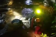 Minibus Tercebur ke Sungai di Tuban, Sopir dan 1 Penumpang Belum Ditemukan