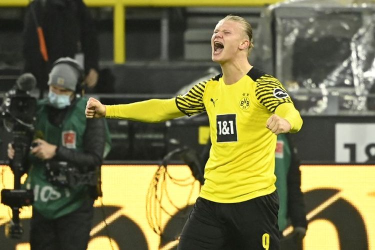Penyerang Borussia Dortmund, Erling Haaland, mencetak gol pada laga Bundesliga kontra Freiburg, Sabtu (15/1/2022) dini hari WIB.