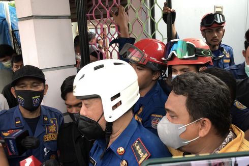 Evakuasi Siswi Terimpit Crane Berjalan Dramatis, Tim Damkar Menangis Bahagia Usai Selamatkan Korban