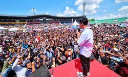 Hadiri HUT SPSI di Sidoarjo, Gibran Tegaskan Keberpihakan pada Buruh dan Pekerja