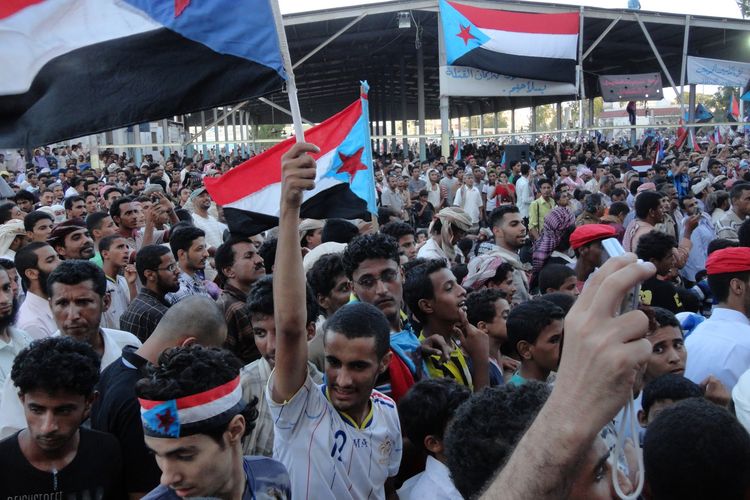 Para demonstran di Aden menyerukan pemulihan Yaman Selatan selama Arab Spring pada 2022.