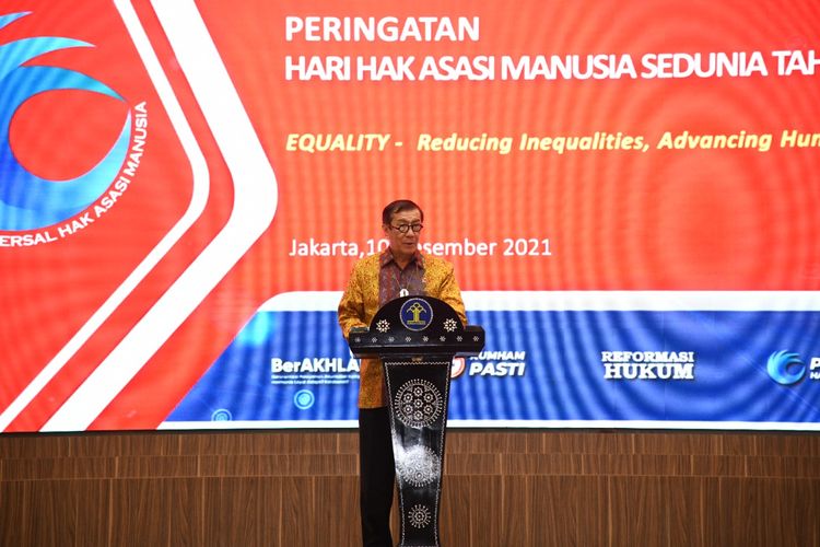 Menteri Hukum dan HAM (Menkumham) Yasonna Laoly dalam acara pemberian penghargaan pelayanan publik berbasis HAM (P2HAM) di Gedung Pengayoman, Jumat (10/12/2021).