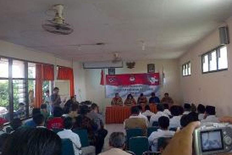 KPU Kabupaten Semarang menetapkan dua pasangan calon bupati dan wakil bupati Semarang yang akan bertarung dalam Pilkada Serentak 9 Desember 2015 mendatang, Senin (24/8/2015).