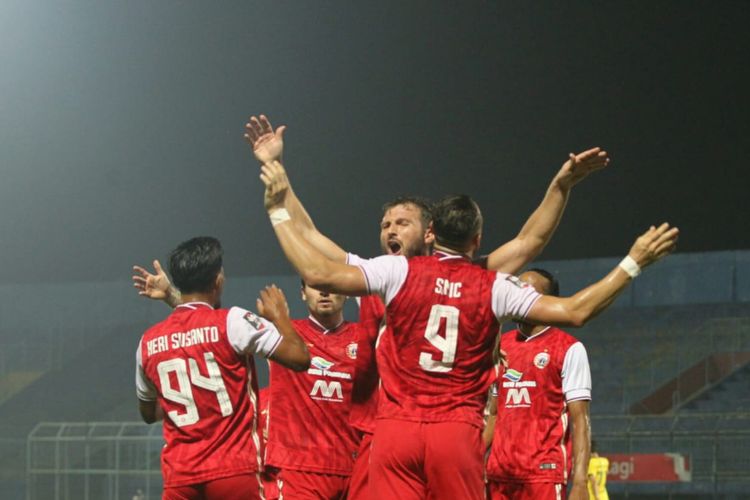 Skuad Persija Jakarta saat merayakan gol ke gawang Barito Putera pada perempat final Piala Menpora 2021 di Stadion Kanjuruhan, Malang, Sabtu (10/4/2021) malam WIB.