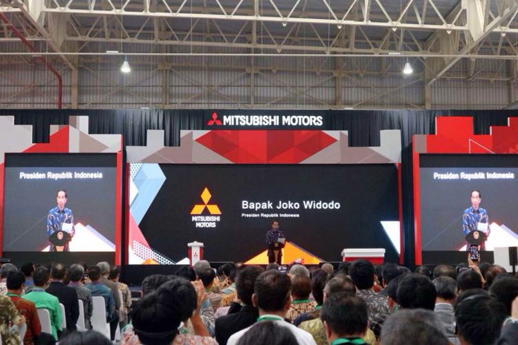 Presiden RI Joko Widodo meresmikan pabrik baru Mitsubishi di Cikarang, Jawa Barat, Selasa (25/4/2017).