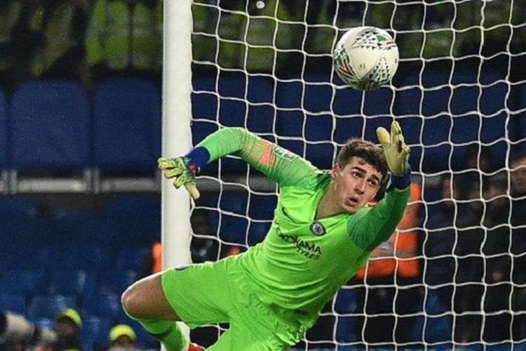 Kepa Arrizabalaga gagal mengantisipasi sundulan Fernando Llorente pada pertandingan Chelsea vs Tottenham Hotspur dalam pertandingan semifinal Piala Liga Inggris di Stadion Stamford Bridge, 24 Januari 2019. 