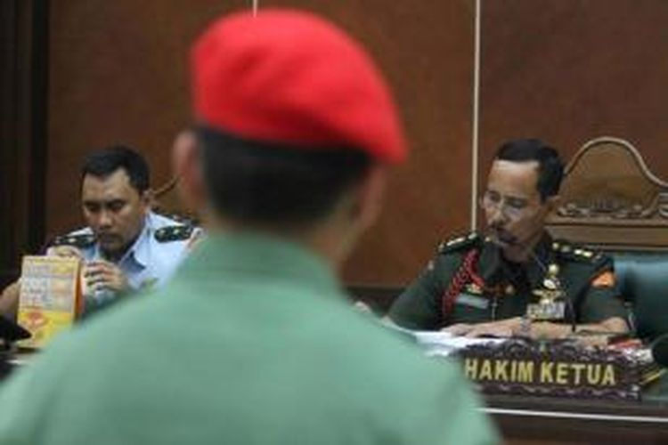 Hakim Ketua Sidang Cebongan Berkas Satu Letkol Chk Joko Sasmito membacakan vonis untuk Serda Ucok, Serda Sugeng dan Koptu Kodik anggota Grup 2 Kopassus Kandang Menjangan yang menjadi terdakwa penyerangan Lapas Cebongan di Pengadilan Militer II-11 Yogyakarta, Bantul, Kamis (5/9/2013).