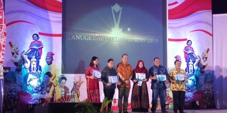 Kota Surabaya berhail menyabet gelar juara umum dalam acara Anugrah Media Humas (AMH) 2019 yang digelar di Pangkal Pinang, Kepulauan Bangka Belitung, Jumat (25/10/2019).