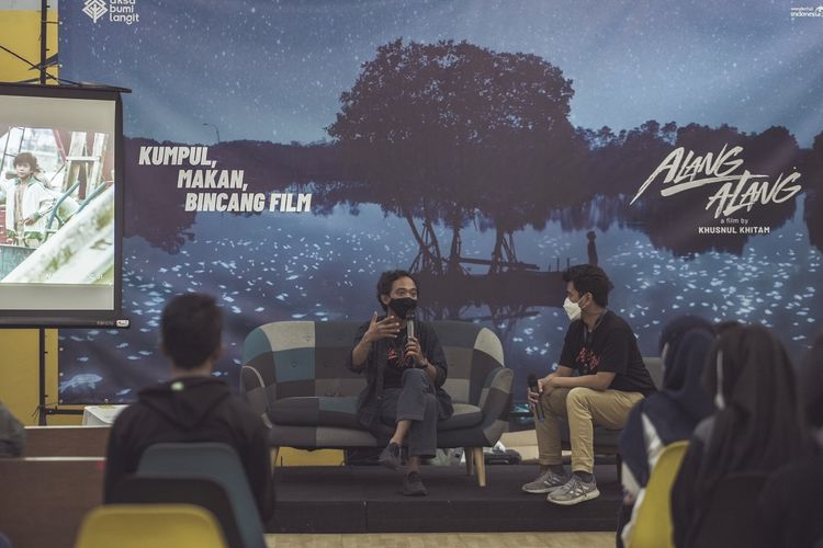 Film Alang-Alang merupakan kolaborasi bersama para filmmaker yang tergabung dalam rumah produksi Aksa Bumi Langit.
