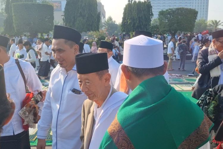 Wagub Jateng Taj Yasin usai mengikuti jemaah salat idulfitri di Masjid Baiturrahman Semarang, Sabtu (22/4/2023).