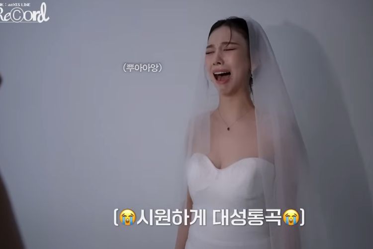 Style Karina aespa Saat Syuting VCR Konser ?SYNK: aeXIS LINE?, Kenakan Gaun Pengantin