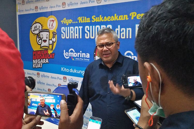 Ketua KPU Arief Budiman, saat memberikan penjelasan kepada awak media di Gresik, Minggu (20/1/2019).