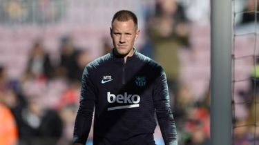 Posisi Maarten Paes Terancam, Ajax Amsterdam Bidik Kiper Barcelona
