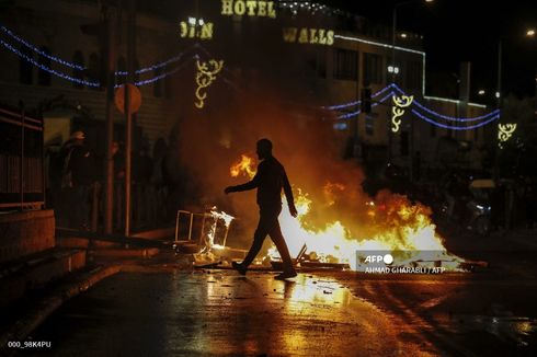 Di Tengah Bulan Ramadhan, Bentrokan Israel dan Palestina Terus Berkobar di Yerusalem