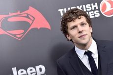 Jesse Eisenberg Senang Perankan Tokoh Jahat Lex Luthor