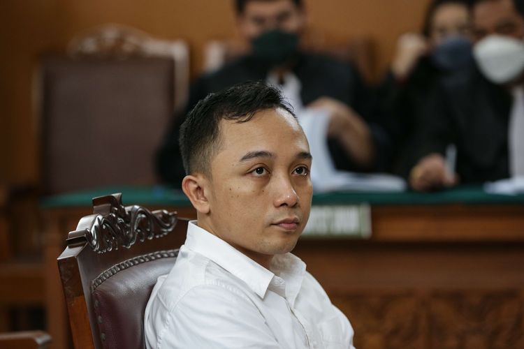 Terdakwa kasus pembunuhan berencana Brigadir Nofriansyah Yosua Hutabarat atau Brigadir J, Ricky Rizal menjalani sidang di Pengadilan Negeri Jakarta Selatan. (foto stok)