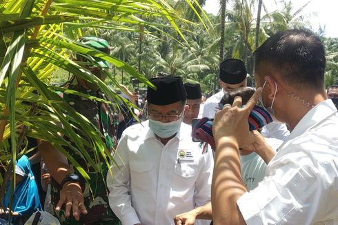 Kunjungi Korban Banjir Lombok Barat, Jusuf Kalla: Saya Harap 40 Hari Sudah Bisa Kembali ke Rumah