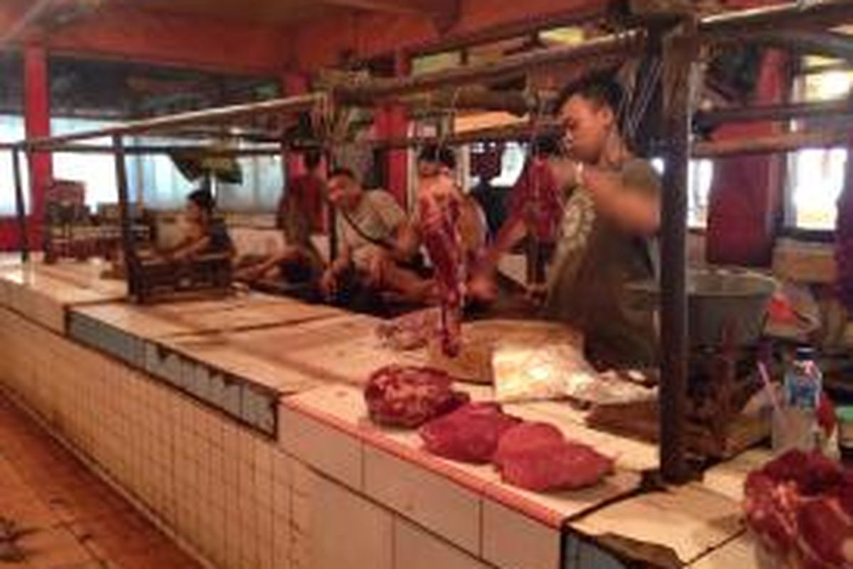 Sejumlah pedagang daging sapi di Pasar Grogol, Jakarta Barat, sudah berjualan kembali seperti biasa setelah melaksanakan mogok jualan pada Minggu (9/8/2015) sampai Rabu (12/8/2015). 