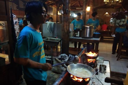 Mbah Mangoen, Kuliner Bakmi dengan Bumbu Rempah dan Nuansa Tempo Dulu