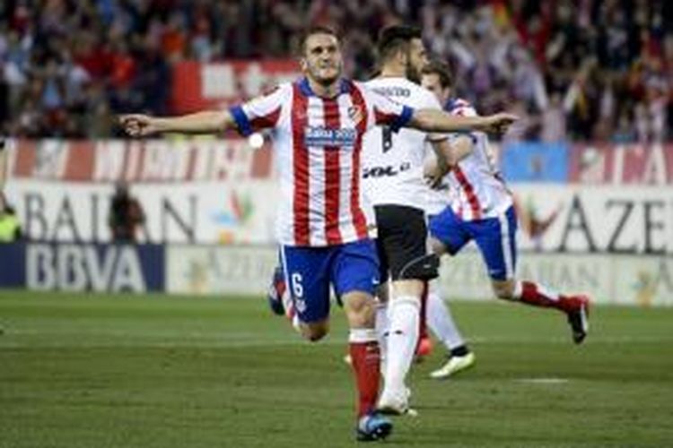 Gelandang Atletico Madrid, Koke, merayakan gol ke gawang Valencia pada laga Divisi Primera di Stadion Vicente Calderon, Madrid, Minggu (8/3/2015).