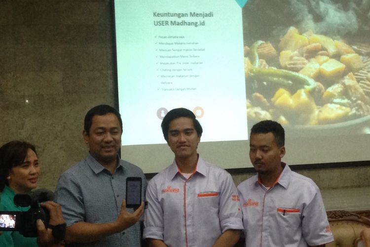 Wali Kota Semarang Hendrar Prihadi bersama Kaesang Pangarep dan tim melaunching Madhang.id di Balai Kota Semarang, Senin (11/12/2017)