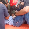Viral, Video Petugas Damkar Selamatkan Kemaluan Bocah SD yang Terjepit Ritsleting Celana, Begini Ceritanya