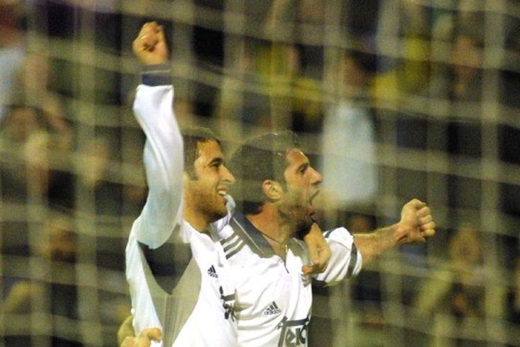 Luis Figo dan Raul Gonzalez kala keduanya masih membela Real Madrid.