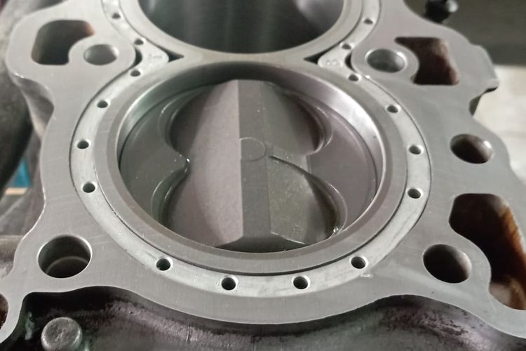 Piston khusus untuk modifikasi mobil balap