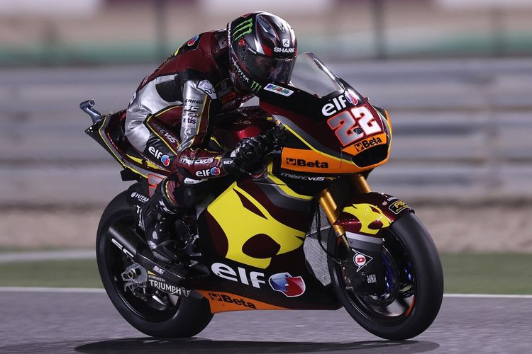 Elf Marc VDS Racing Team's British rider Sam Lowes drives during the Moto2 Grand Prix of Doha at the Losail International Circuit, in the city of Lusail on April 4, 2021. (Photo by KARIM JAAFAR / AFP)