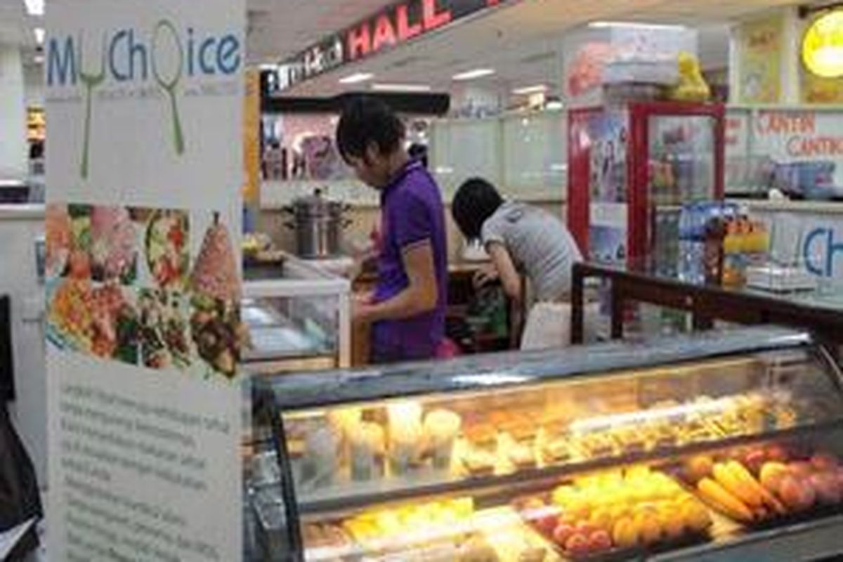 Gerai My Choice di Mal Ambassador yang tidak sepi pengunjung. 