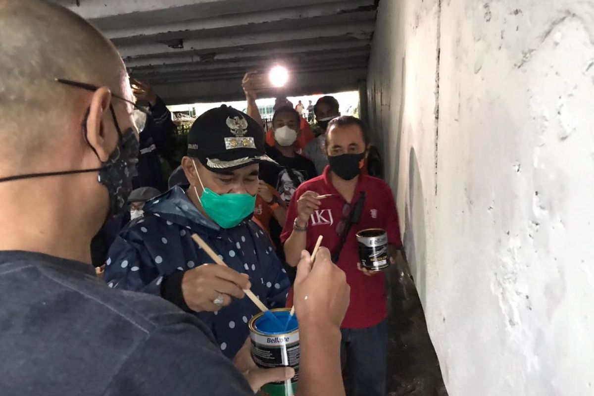 Program Mural Jembatan Pegangsaan menjadi bagian pengabdian masyarat IKJ ditandai dengan penorehan sketsa perdana di kolong Jembatan Pegangsaan, Menteng, Jakarta Pusat, pada Minggu (24/1/2021) secara simbolis oleh (Plh) Wali Kota Jakarta Pusat, Irwandi dan Dekan FSR IKJ, Anindyo.
