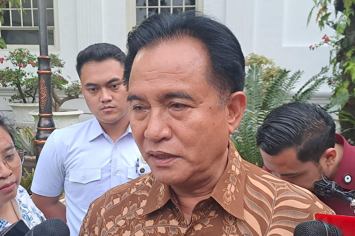 Menko Kumham Imipas Yusril Ihza Mahendra saat ditemui di Istana, Jakarta, Kamis (20/2/2025).