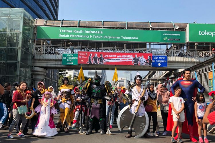 Sosialisasi AOV sebagai salah satu game yang dipertandingkan pada Asian Games 2018 cabang eSports di acara car free day, Minggu (19/8/2018). Beberapa karakter dalam game dipakai menjadi kostum cosplayer.