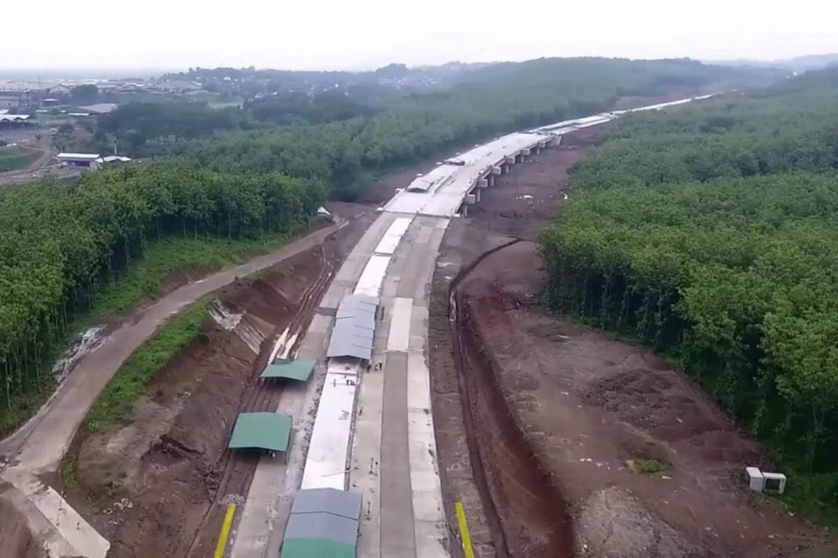 Lokasi jembatan Kali Sumantri Batang, di ruas jalan tol Batang-Semarang. 