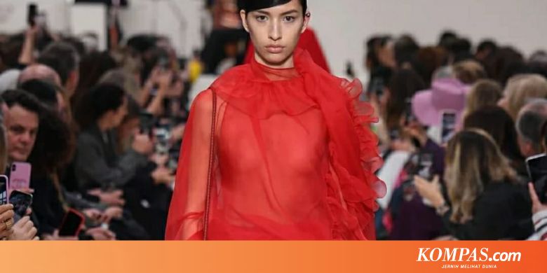 Eliza Rutson, Wajah Baru di Paris Fashion Week