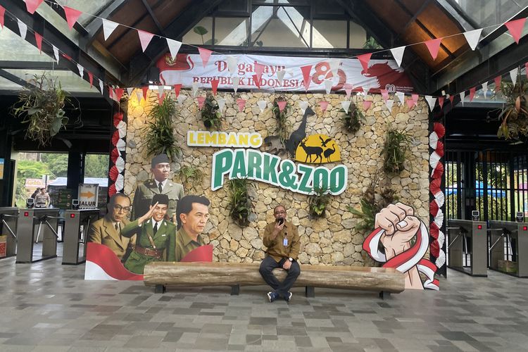 Gerbang masuk Lembang Park and Zoo ditutup sementara buntut lepasnya macan tutul pada Kamis (28/8/2025).