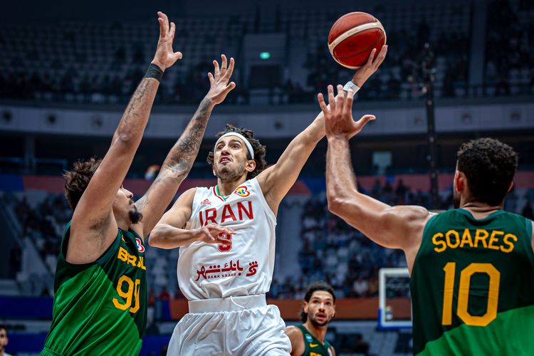 Suasana saat laga antara timnas basket Iran vs Brasil pada laga Grup G FIBA World Cup 2023, Sabtu (26/8/2023).