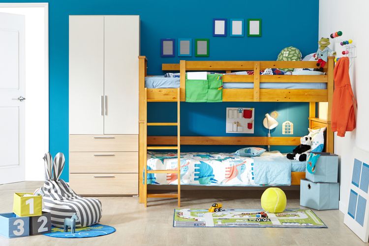 Ilustrasi tempat tidur tingkat kayu, tempat tidur susun kayu di kamar tidur anak.