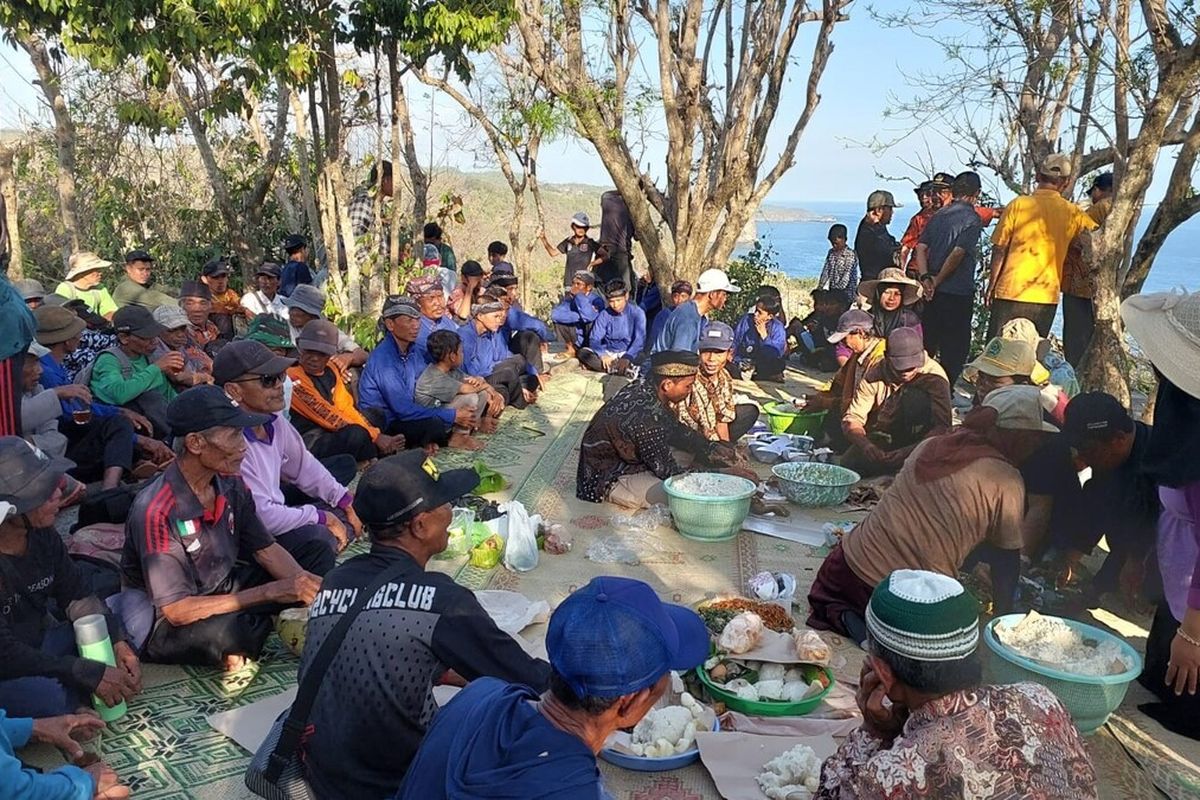 Upacara 'njaluk udan' di Kalurahan Giripurwo, Kapanewon Purwosari, Gunungkidul. Jumat (20/9/2024)